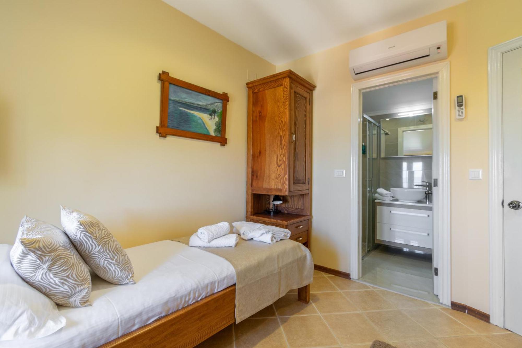 Villa Sara With Pool, Whirlpool And Sea View *