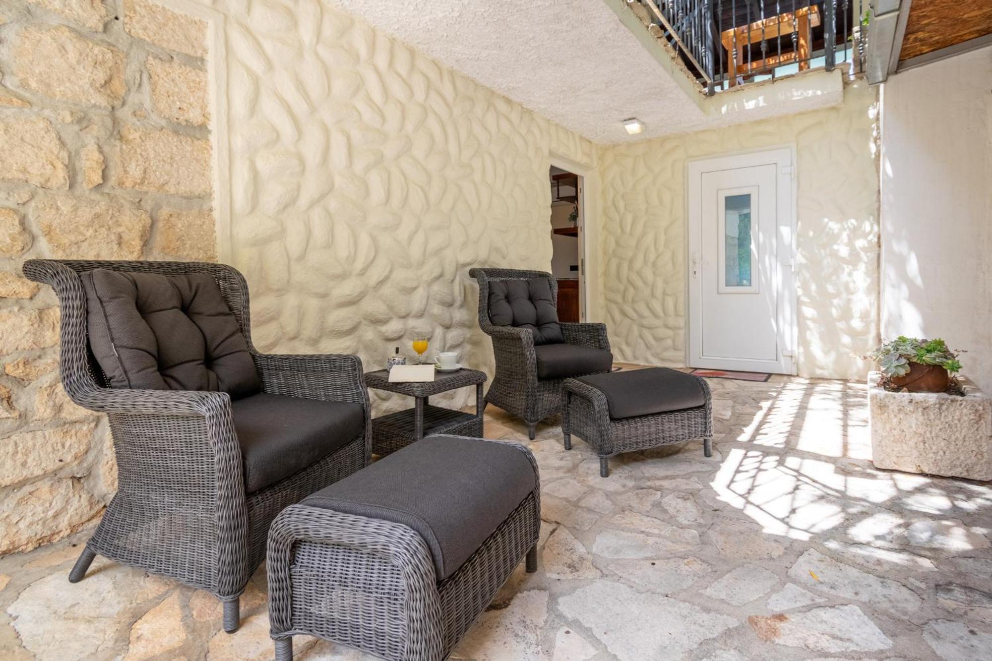 Villa Sara With Pool, Whirlpool And Sea View *