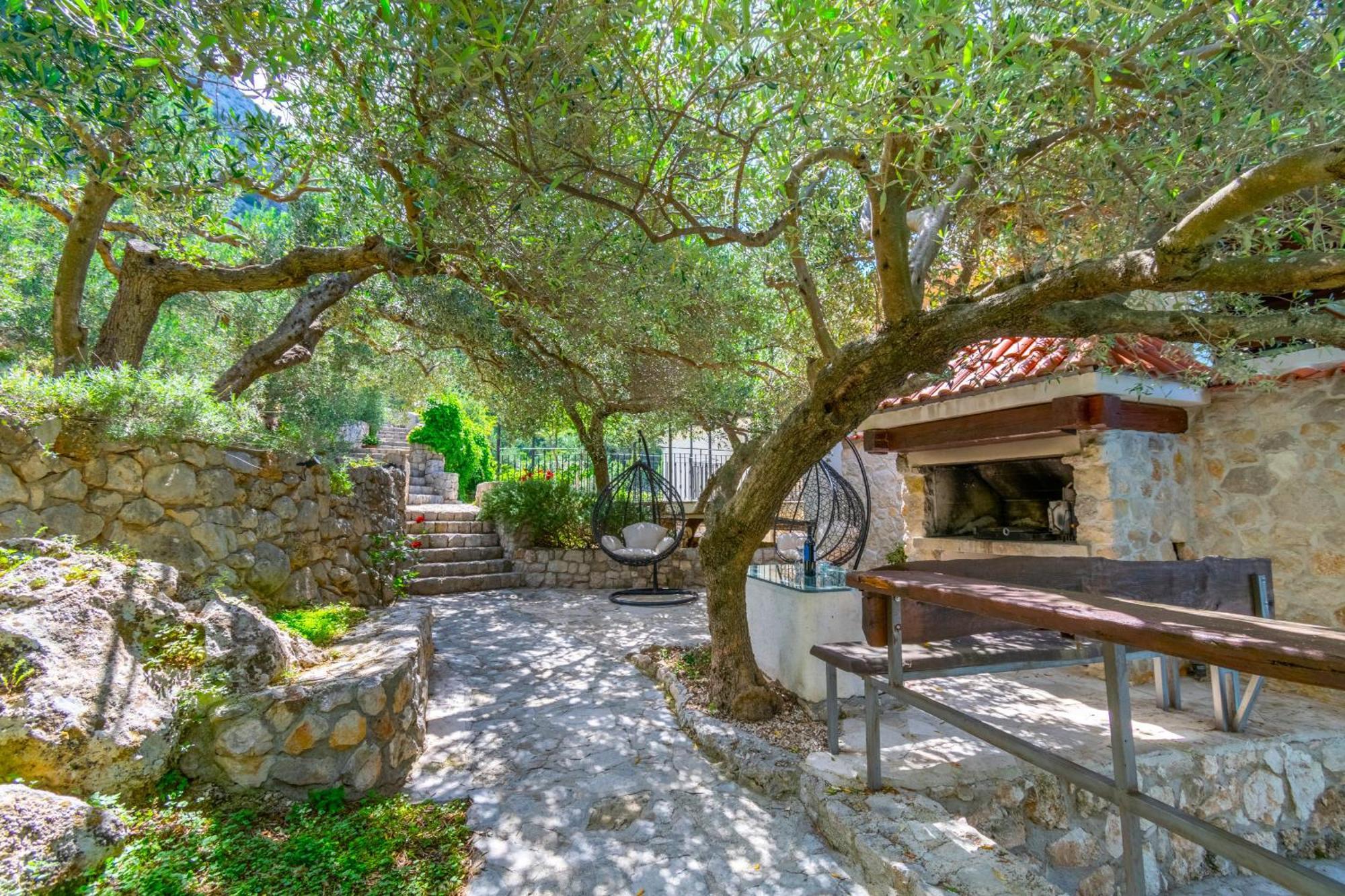 Villa Sara With Pool, Whirlpool And Sea View Makarska